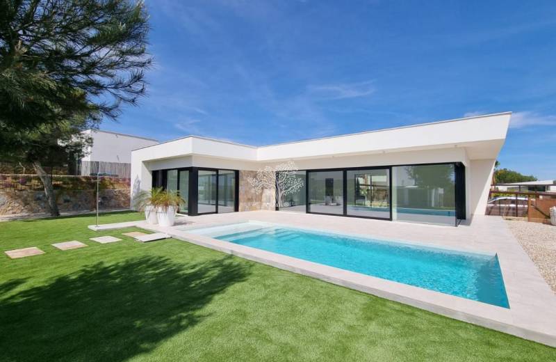 Een bekroond, duurzaam en luxe resort wacht op u in dit exclusieve Villa te koop in Las Colinas Golf